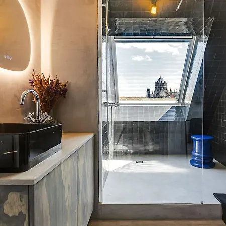 Stunning 1-bedroom With Cathedral View - Broglie *