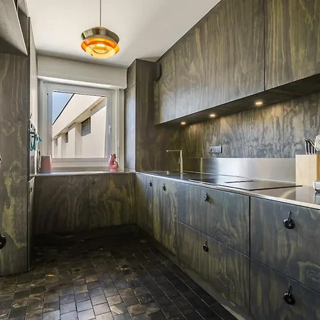 Stunning 1-bedroom With Cathedral View - Broglie Διαμέρισμα
